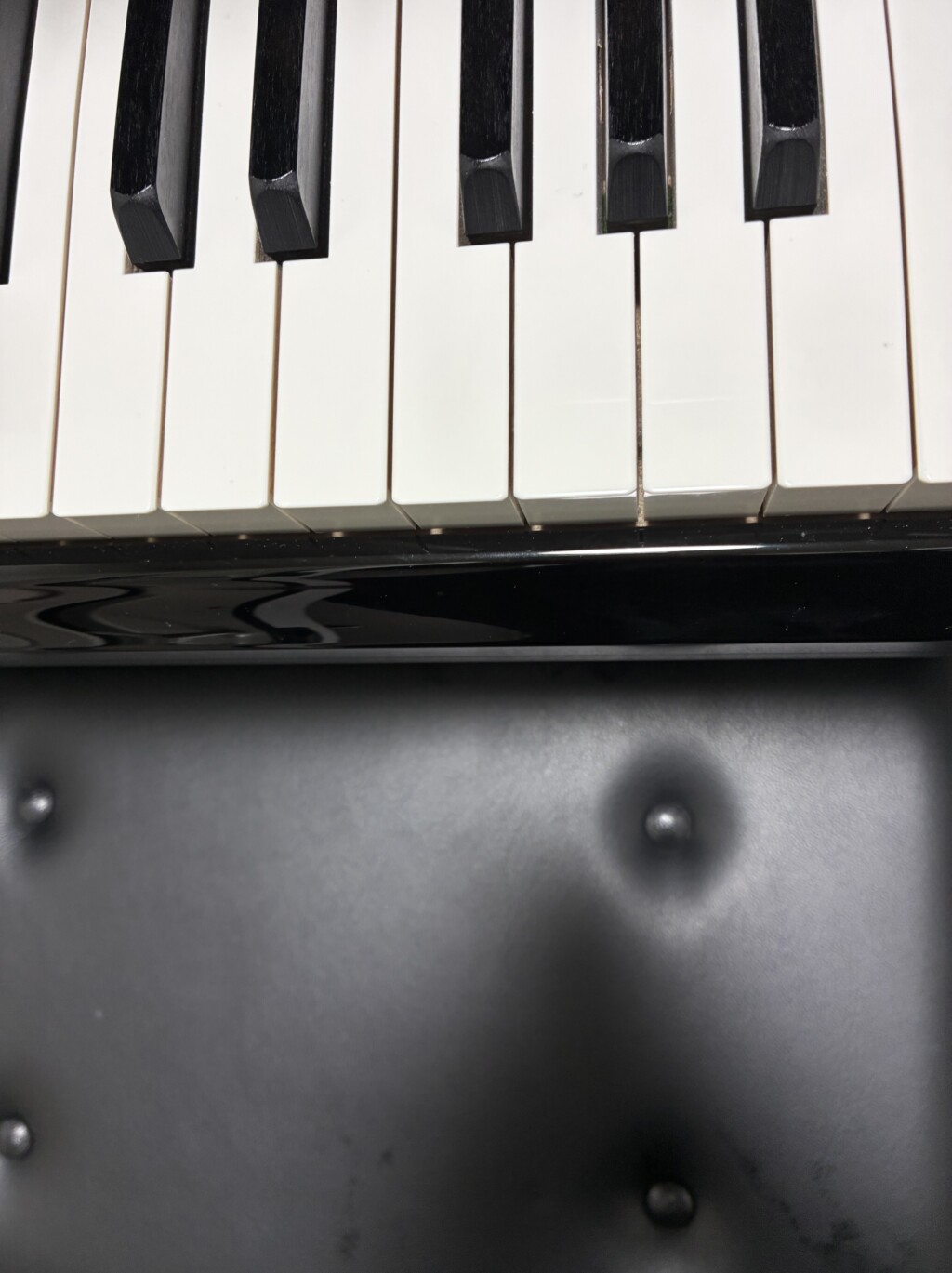 ピアノのやる気が出ない日、グランドピアノの鍵盤